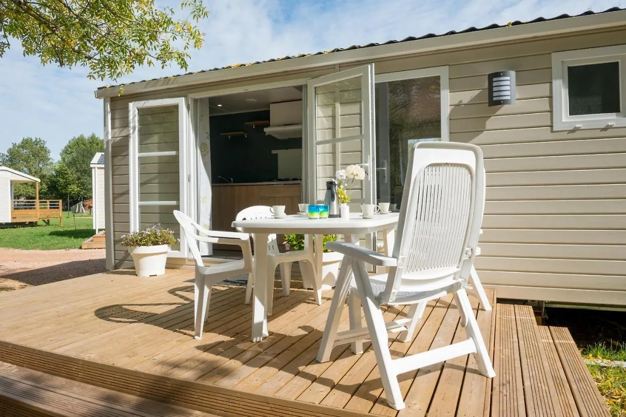 캠프장 Camping Aux Rives Du Soleil 퐁-데-보