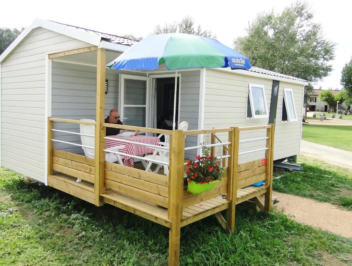 Camping Aux Rives Du Soleil 퐁-데-보 0*,