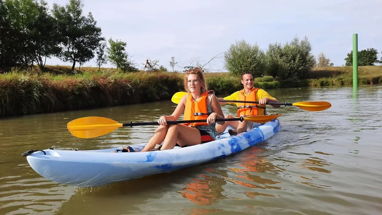 Camping Aux Rives Du Soleil 퐁-데-보