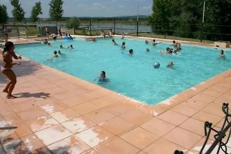 Camping Aux Rives Du Soleil 퐁-데-보 캠프장