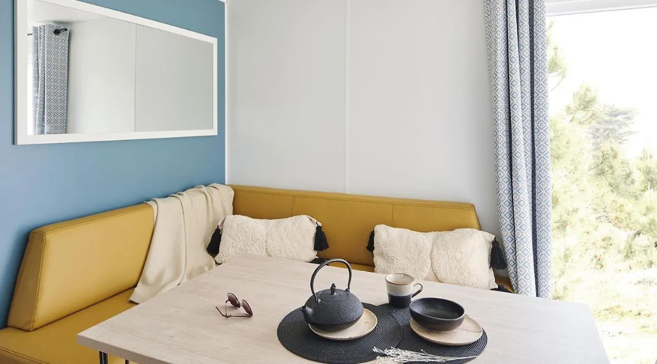 Camping Aux Rives Du Soleil 퐁-데-보